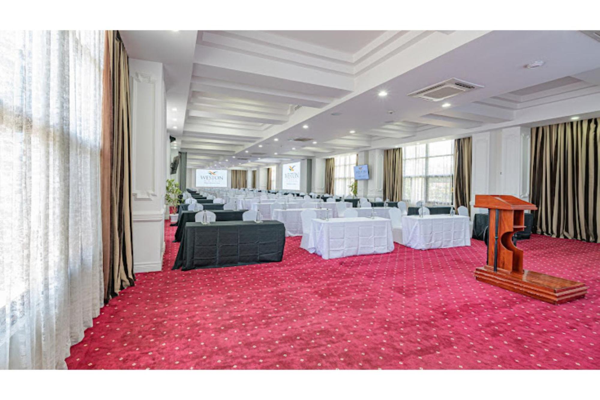 Weston Hotel Nairobi Exterior foto